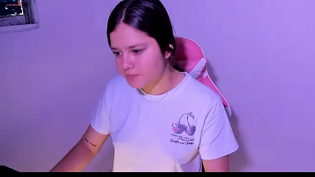 Snapshot of trianna_sweet chatting on March 12, 12:11 pm trianna sweet online show from March 12, 12:11 pm