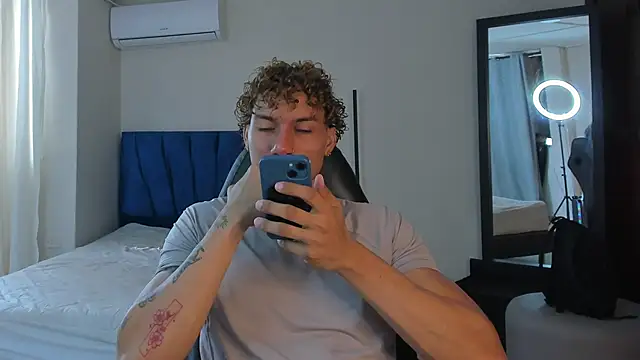 Snapshot of adam_smiith1 chatting on March 4, 1:50 pm adam smiith1 online show from March 4, 1:50 pm