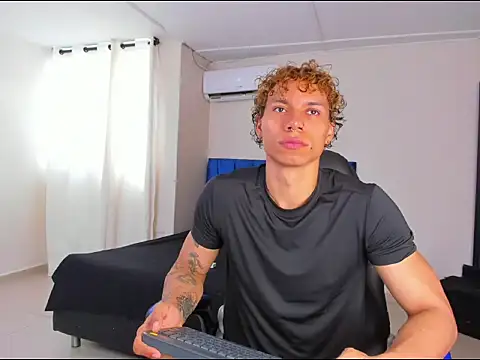 Snapshot of adam_smiith1 chatting on March 10, 1:49 pm adam smiith1 online show from March 10, 1:49 pm