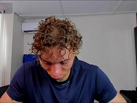 Snapshot of adam_smiith1 chatting on March 12, 1:39 pm adam smiith1 online show from March 12, 1:39 pm