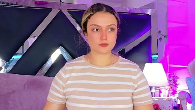 Snapshot of Giigii_Hadid_ chatting on March 10, 3:28 pm Giigii Hadid online show from March 10, 3:28 pm