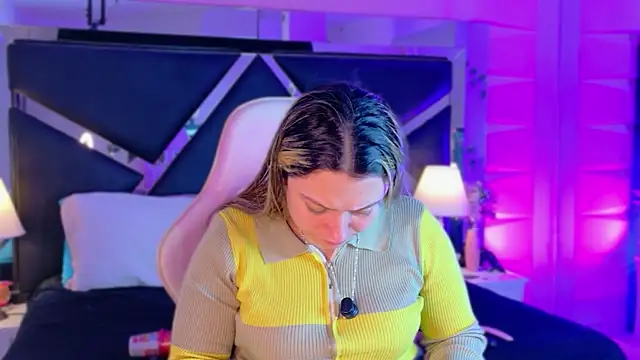 Snapshot of Giigii_Hadid_ chatting on March 20, 8:14 pm Giigii Hadid online show from March 20, 8:14 pm