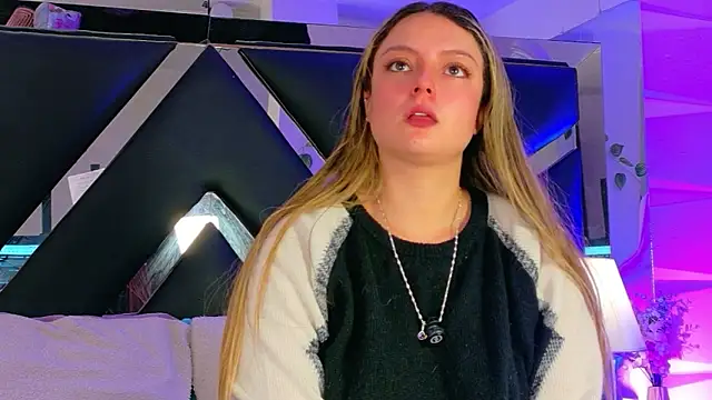 Snapshot of Giigii_Hadid_ chatting on March 26, 5:07 pm Giigii Hadid online show from March 26, 5:07 pm