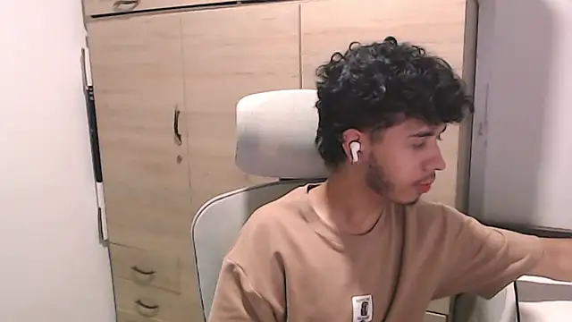 axeldarkk online show from March 11, 8:15 pm