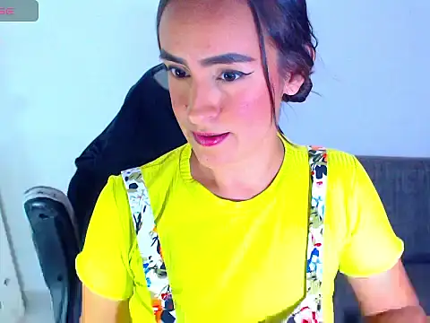 Snapshot of dreamgirlxxx1 chatting on March 4, 11:33 pm dreamgirlxxx1 online show from March 4, 11:33 pm