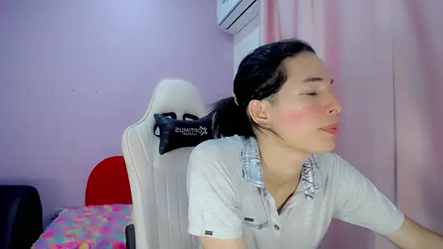 Snapshot of Larry_craft chatting on March 3, 8:04 pm Larry craft online show from March 3, 8:04 pm