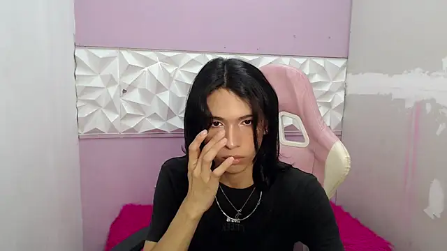 Snapshot of Larry_craft chatting on March 29, 1:00 pm Larry craft online show from March 29, 1:00 pm