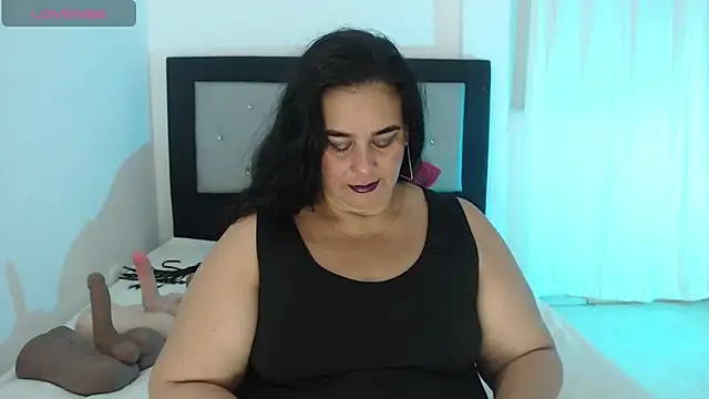 Snapshot of Sharlot_curvy chatting on March 12, 12:33 pm Sharlot curvy online show from March 12, 12:33 pm