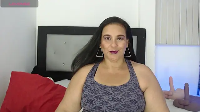 Snapshot of Sharlot_curvy chatting on April 7, 8:53 pm Sharlot curvy online show from April 7, 8:53 pm
