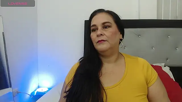 Snapshot of Sharlot_curvy chatting on April 26, 7:33 pm Sharlot curvy online show from April 26, 7:33 pm