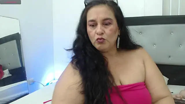 Snapshot of Sharlot_curvy chatting on April 28, 5:51 pm Sharlot curvy online show from April 28, 5:51 pm