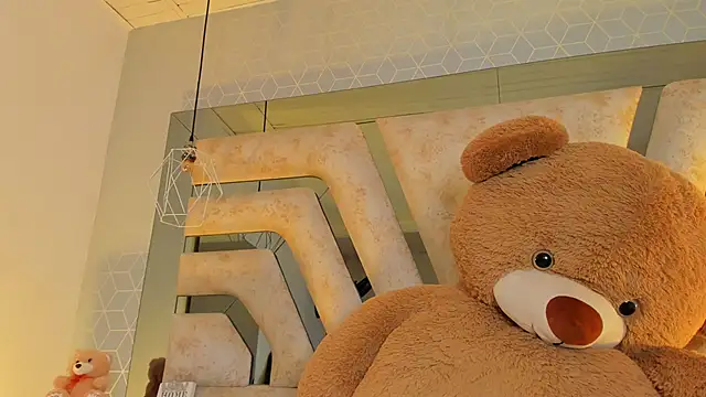 Snapshot of AuroraFlowers chatting on March 8, 2:04 am AuroraFlowers online show from March 8, 2:04 am