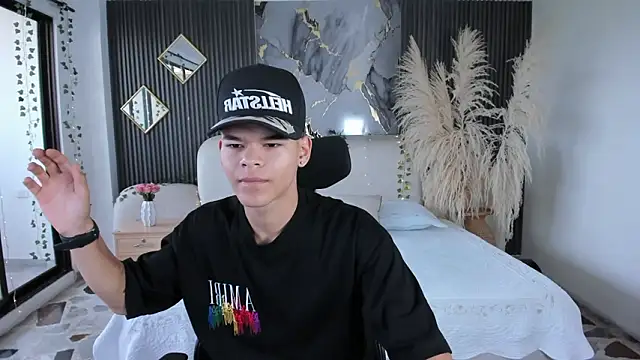 Snapshot of DylanRoyce_ chatting on March 10, 12:21 pm DylanRoyce online show from March 10, 12:21 pm