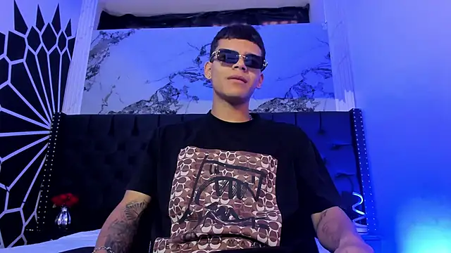 Snapshot of DylanRoyce_ chatting on March 12, 12:22 pm DylanRoyce online show from March 12, 12:22 pm