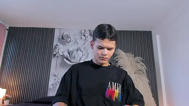 Snapshot of DylanRoyce_ chatting on March 22, 12:52 pm DylanRoyce online show from March 22, 12:52 pm