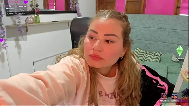 Snapshot of Julieta_star_ chatting on March 15, 12:55 pm Julieta star online show from March 15, 12:55 pm