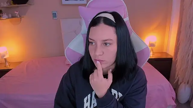 Snapshot of Dollhell chatting on March 21, 11:37 am Dollhell online show from March 21, 11:37 am