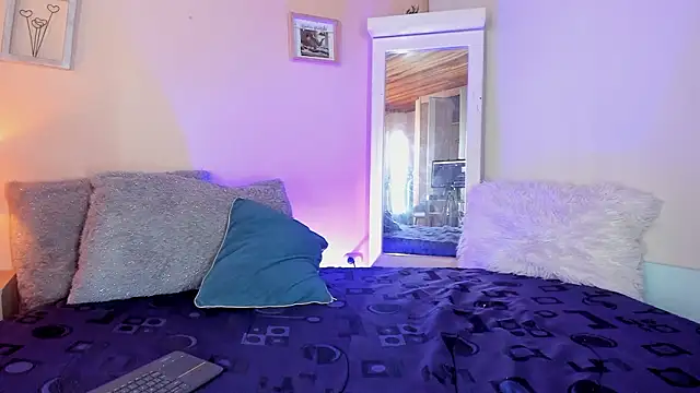 Snapshot of Exotic_girl28 chatting on March 10, 2:44 pm Exotic girl28 online show from March 10, 2:44 pm