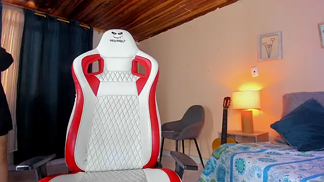 Snapshot of Exotic_girl28 chatting on March 31, 1:00 pm Exotic girl28 online show from March 31, 1:00 pm