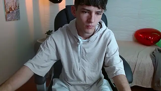 Snapshot of trevor_mob chatting on March 9, 7:29 pm trevor mob online show from March 9, 7:29 pm