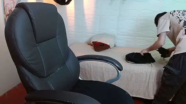 Snapshot of trevor_mob chatting on March 10, 7:19 pm trevor mob online show from March 10, 7:19 pm