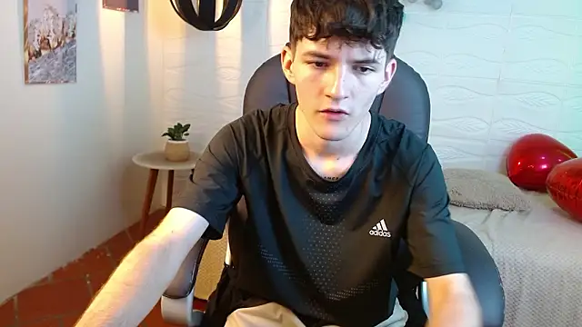 Snapshot of trevor_mob chatting on March 12, 7:42 pm trevor mob online show from March 12, 7:42 pm