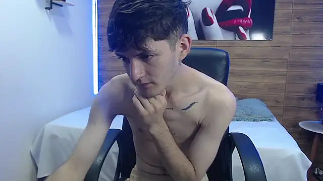 Snapshot of trevor_mob chatting on March 14, 4:56 pm trevor mob online show from March 14, 4:56 pm