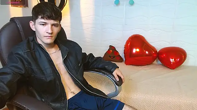 Snapshot of trevor_mob chatting on March 18, 7:28 pm trevor mob online show from March 18, 7:28 pm