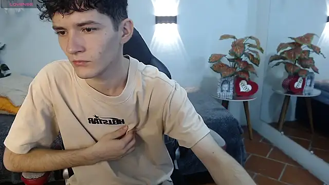 Snapshot of trevor_mob chatting on March 24, 7:19 pm trevor mob online show from March 24, 7:19 pm