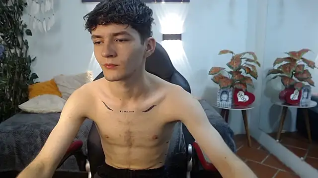 Snapshot of trevor_mob chatting on March 25, 7:09 pm trevor mob online show from March 25, 7:09 pm