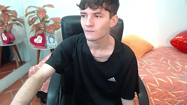 Snapshot of trevor_mob chatting on March 28, 6:18 pm trevor mob online show from March 28, 6:18 pm