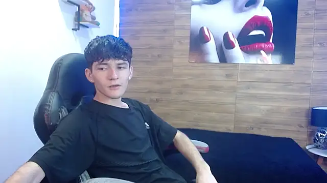 Snapshot of trevor_mob chatting on April 25, 6:49 pm trevor mob online show from April 25, 6:49 pm