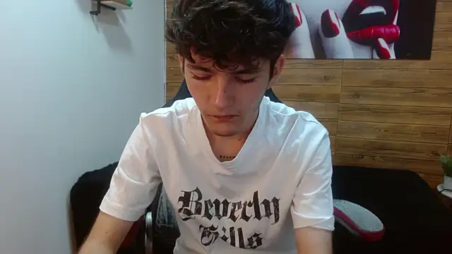 Snapshot of trevor_mob chatting on May 25, 2:34 pm trevor mob online show from May 25, 2:34 pm
