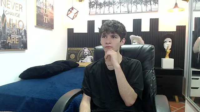 Snapshot of trevor_mob chatting on June 4, 3:51 pm trevor mob online show from June 4, 3:51 pm