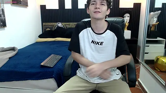 Snapshot of trevor_mob chatting on June 5, 2:45 pm trevor mob online show from June 5, 2:45 pm
