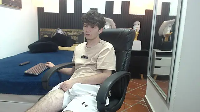 Snapshot of trevor_mob chatting on June 6, 2:55 pm trevor mob online show from June 6, 2:55 pm