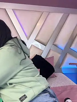 Snapshot of Ashleeyprincess01 chatting on March 18, 12:19 pm Ashleeyprincess01 online show from March 18, 12:19 pm