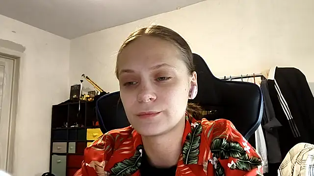 LuluSweetyGirl online show from March 23, 12:36 am