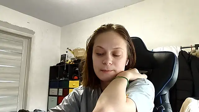 LuluSweetyGirl online show from March 29, 12:10 am