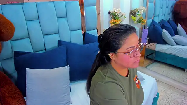 Snapshot of isabellablazee chatting on March 9, 10:14 pm isabellablazee online show from March 9, 10:14 pm