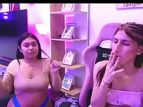 Snapshot of The_Wicked_Queens02 chatting on March 4, 6:30 am The Wicked Queens02 online show from March 4, 6:30 am