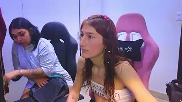 Snapshot of The_Wicked_Queens02 chatting on March 14, 6:19 am The Wicked Queens02 online show from March 14, 6:19 am