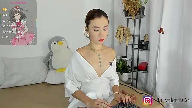 Snapshot of Mia-Valeria- chatting on June 14, 6:04 am Mia-Valeria- online show from June 14, 6:04 am