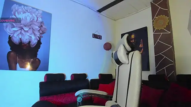 Snapshot of VelvetSirenLight chatting on March 27, 2:50 pm VelvetSirenLight online show from March 27, 2:50 pm