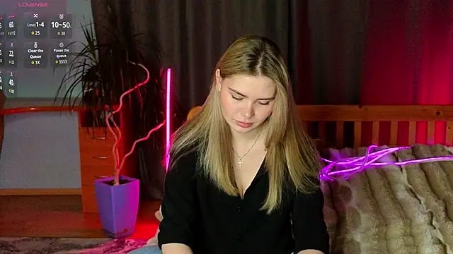 Snapshot of hornycharisma chatting on March 21, 4:10 pm hornycharisma online show from March 21, 4:10 pm