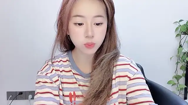 Snapshot of Baixi-01 chatting on June 3, 2:33 pm Baixi-01 online show from June 3, 2:33 pm