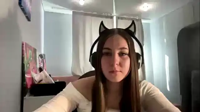 Snapshot of SheryllPickrel chatting on March 15, 10:43 am SheryllPickrel online show from March 15, 10:43 am