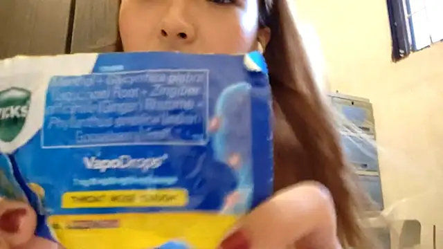 Snapshot of EllieCoconut001 chatting on June 18, 10:19 am EllieCoconut001 online show from June 18, 10:19 am