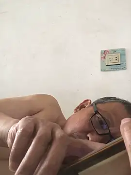Snapshot of yaocaobi8 chatting on May 2, 4:50 am yaocaobi8 online show from May 2, 4:50 am