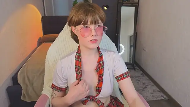 Snapshot of _DreamLuna1_ chatting on March 25, 1:39 pm DreamLuna1 online show from March 25, 1:39 pm